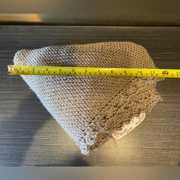 Vintage Hand-Knit Light Brown Triangle Shaped Prayer Shawl - Picture 8 of 10